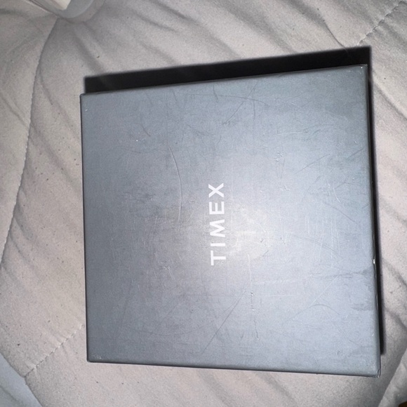 Selling brand new watch - Picture 2 of 3